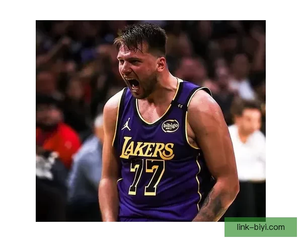 三分王之争已成定局 东契奇伤退 克努佩尔领先7球稳居全联盟榜首 三分王之争已成定局 东契奇伤退 克努佩尔领先7球稳居全联盟榜首